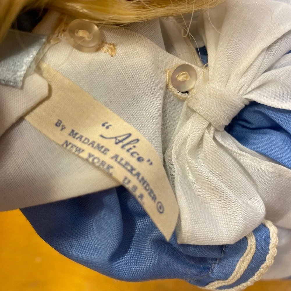 Madame Alexander Alice in Wonderland Doll Excellent Vintage Sleepy Eyes